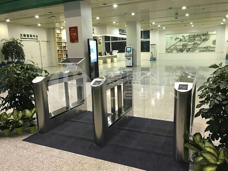 主出入口通道闸